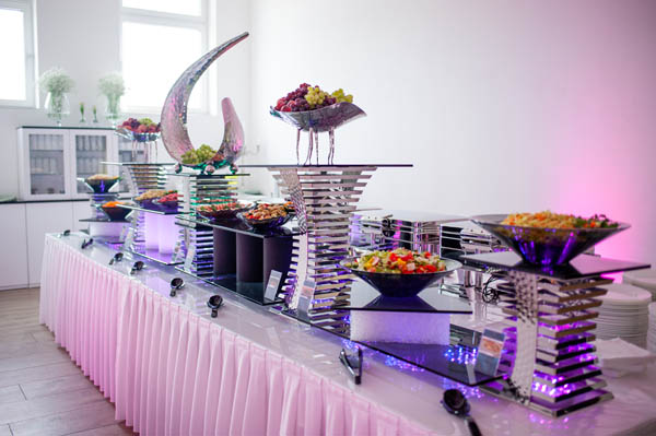 Stilvolle Tischdekoration für Buffet Catering Events