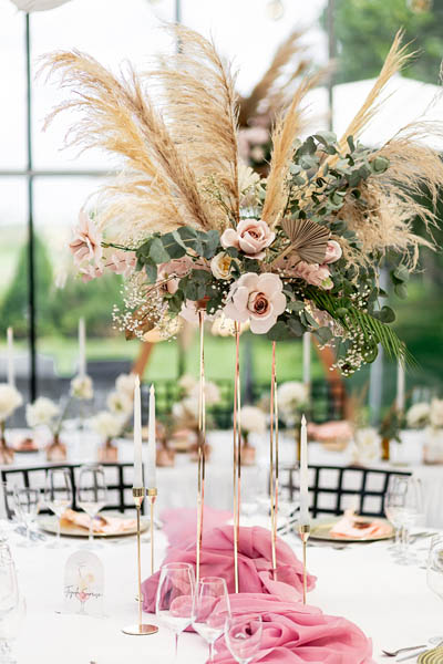 Elegante Blumendeko für Hochzeiten